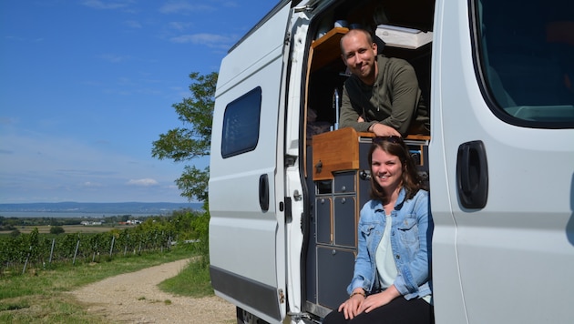 Moses Gsellmann und Anna Mühlberger werden ein Jahr mit Olaf durch die Welt reisen. (Bild: Charlotte Titz)