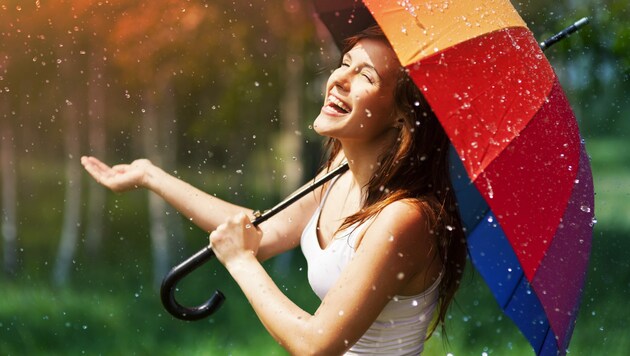 Regenschirm nicht vergessen: Zur Mitte der Woche wird es regnerisch. (Bild: ©gpointstudio - stock.adobe.com)