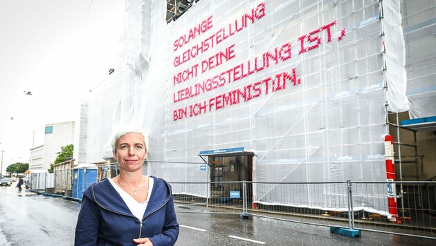 Kunst am Bau von Katharina Cibulka an der Rathaus-Fassade in Bregenz (Bild: Udo Mittelberger)