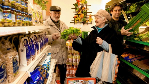 Immer mehr Menschen, darunter auch viele Pensionisten, kaufen bei den Vinzimärkten ein (Bild: www.bigshot.at / Christian Jungwirth)
