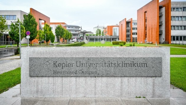 Die Ärzte kämpfen im Linzer Neuromed Campus um das Leben der nach dem Sturz schwerst verletzten Mühlviertlerin (55). (Bild: Alexander Schwarzl)