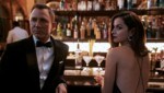 James Bond (Daniel Craig) and Paloma (Ana de Armas) in „Keine Zeit zu sterben“ (Bild: Nicola Dove © 2021 DANJAQ, LLC AND MGM. ALL RIGHTS RESERVED.)