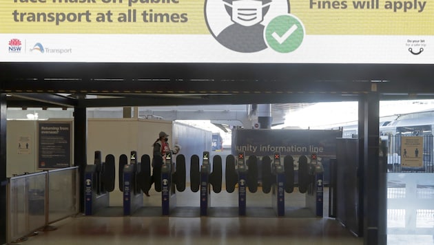 Die Central Station in Sydney ist wegen des Lockdowns fast vollständig leer. (Bild: Associated Press)