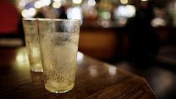 Ausgetrunken und kaum Nachschub in Sicht: Der Brexit sorgt für nüchterne Abende in den britischen Pubs. (Bild: AFP/LEON NEAL)