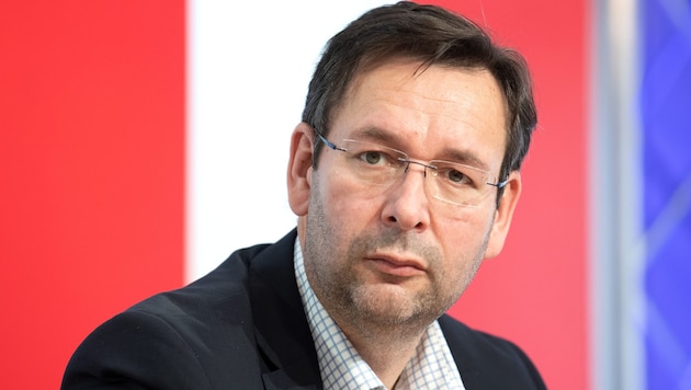 FPÖ-Bildungssprecher Hermann Brückl forderte am Donnerstag eine Bildungs-, statt einer Schulpflicht. (Bild: APA/ROLAND SCHLAGER)