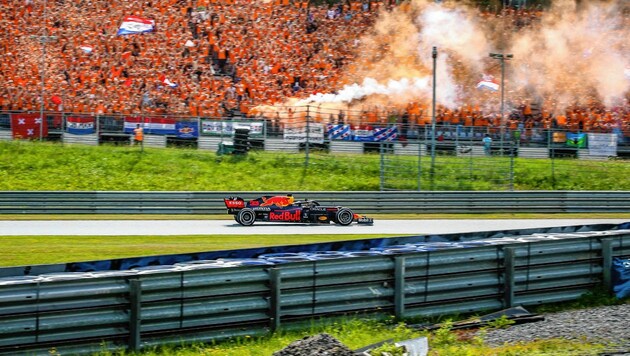 Max Verstappen und die „Orange Army“ gehen am Sonntag in die nächste Runde des Duells mit Lewis Hamiliton. (Bild: GEPA pictures)