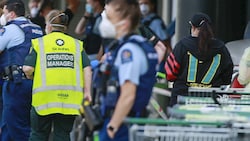 Das Shoppingcenter ist derzeit geschlossen, die Polizei hat die Ermittlungen aufgenommen. (Bild: Alex Burton/New Zealand Herald via AP)