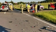 Polizei, Rettung und Feuerwehr waren im Einsatz. (Bild: Christian Schulter)