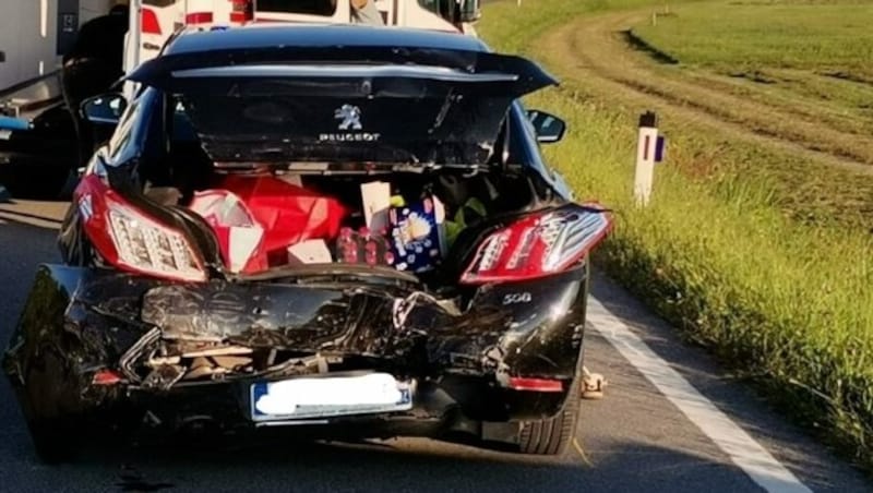 An beiden Unfallfahrzeugen entstand ein schwerer Schaden. (Bild: Christian Schulter)