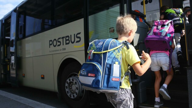 Zahlreiche Schüler sind wieder mit den Postbussen in die Schule unterwegs. (Bild: ÖBB, Andreas Scheiblecker)