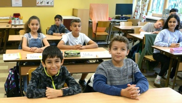 Fast ein Drittel der Schüler an heimischen Volksschulen verwendet im Alltag eine andere Sprache als Deutsch. (Bild: APA/HERBERT PFARRHOFER)