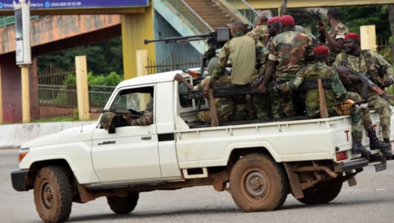 Militär marschiert in Guineas Hauptstadt Conakry auf. (Bild: AFP)