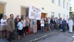 Numerosos ciudadanos protestaron en Ketzergasse contra el proyecto, que se está construyendo en lugar de un edificio de apartamentos.  (Imagen: Judt Reinhard)