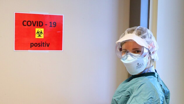 Auf Corona-Stationen in Oberösterreichs Spitälern werden seit einer Woche immer knapp unter 100 Patienten behandelt (Bild: OÖG)