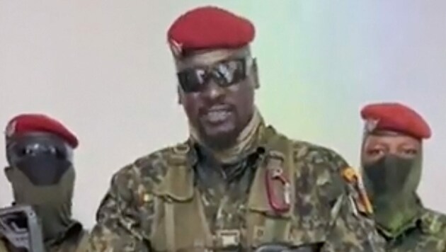 Spezialkräfte der Armee hätten die Regierung „aufgelöst“, hieß es in einem Video der Putschisten. (Bild: AFP)
