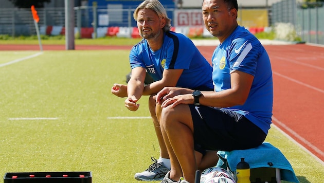 Das Trainerteam Unterholzer und Hoang (re.) dirigierten ihr Team mit dem 9:0-Sieg zur Tabellenführung. (Bild: krugfoto/Krug Daniel sen.)