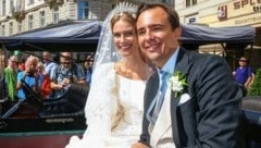 Trauung von Prinzessin Maria-Anunciata von und zu Liechtenstein mit Unternehmer Emanuele Musini in Wien: Standesgemäß reisten die Turteltauben nach dem Jawort in der Kirche mit der Kutsche ab. (Bild: People Picture/Willi Schneider)