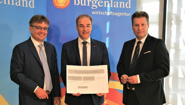 Landesrat Schneemann mit den Geschäftsführern der Wirtschaftsagentur Gerbavsits (li.) und Zagiczek (re.). (Bild: Grammer Karl)