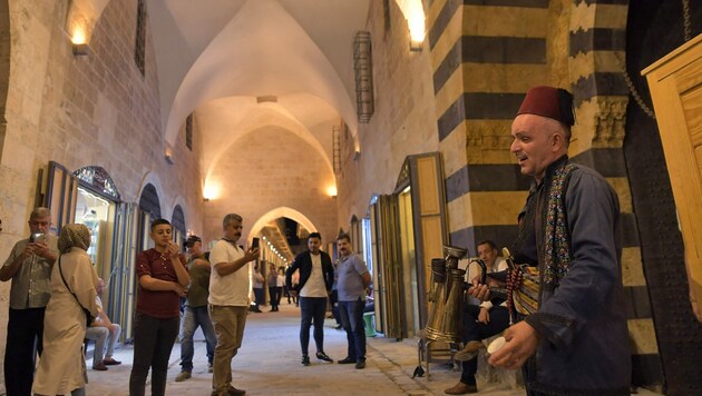 Ein wiedereröffneter Markt in der einst fast vollständig zerstörten syrischen Stadt Aleppo. (Bild: AFP)