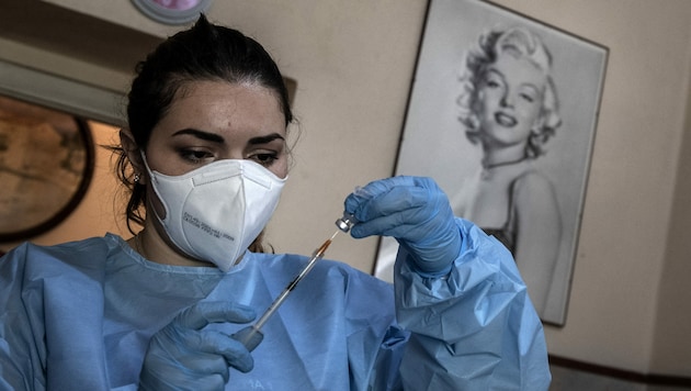 In Italien erhielten zumindest 80 Prozent der Bewohner ihre erste Teilimpfung gegen Covid-19. (Bild: AFP)
