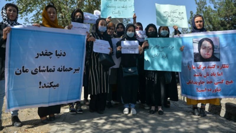 Vor allem Frauen sind von der Machtübernahme der Taliban und der damit verbundenen Einführung der Scharia besonders schwer betroffen. (Bild: AFP)