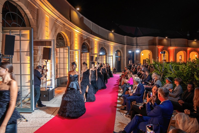 Models präsentierten in Schönbrunn Haute Couture von Gonzalez, Moulham Obid & Katharina Schlegel. (Bild: Andreas Tischler / Vienna Press)