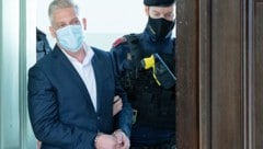 Julian Hessenthaler, der Drahtzieher des Ibiza-Videos, wurde wegen Drogenhandels verurteilt - mittlerweile ist er wieder auf freiem Fuß. (Bild: APA/Roland Schlager)