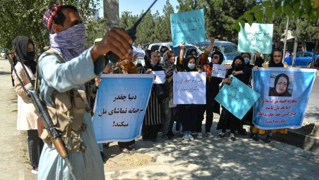 Afghanische Frauen protestieren in Kabul am 8. September. (Bild: AFP)