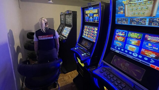 Neben den Glücksspielautomaten wurden auch Drogen sichergestellt. (Bild: BMF/Finanzpolizei)
