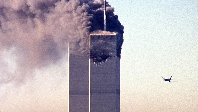 Diese Aufnahme entstand, kurz bevor das zweite Flugzeug in den Südturm einschlug. (Bild: AFP)