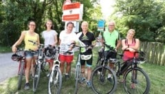 Wolfgang Bachkönig (2. v. re.) führt die 35 Kilometer lange Radtour an. (Bild: Reinhard Judt)