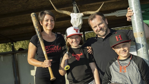 Die Baseball-Familie Rudigier aus Hard. (Bild: Maurice Shourot)