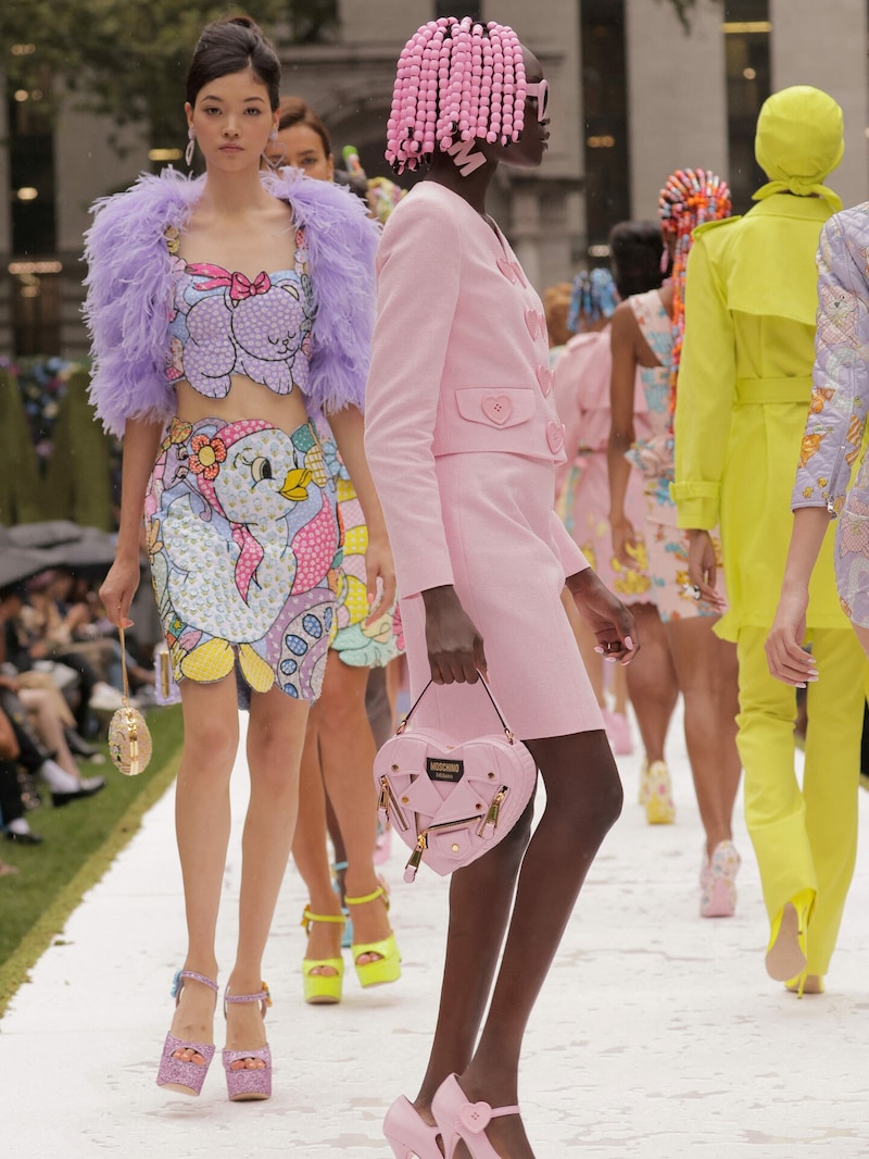 Models bei der Moschino SS22 Show (Bild: APA/(Randy Brooke/Getty Images for Moschino SS22 show /AFP)