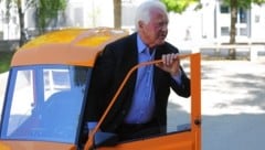 „Der Hauptzweck ist der Weg von zu Hause zur Arbeit und zurück“, schilderte der gebürtige Oststeirer und Magna-Gründer Frank Stronach seine Pläne für sein neues E-Auto-Werk. (Bild: Wulf Scherbichler, Kronen Zeitung)