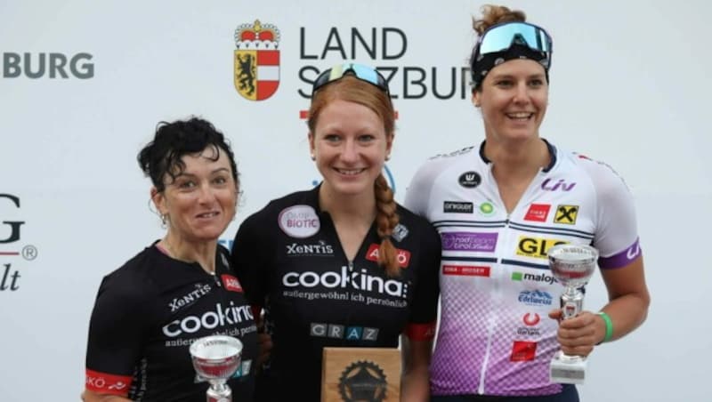 Lisi Kappaurer (re.) musste sich beim City Hill Climb in Salzburg nur Siegerin Carina Schrempf (M.) und Manuela Hartl (li.) geschlagen geben. (Bild: GEPA pictures)