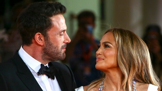 Ben Affleck und Jennifer Lopez sollen sich verlobt haben. (Bild: Joel C Ryan/Invision/AP)