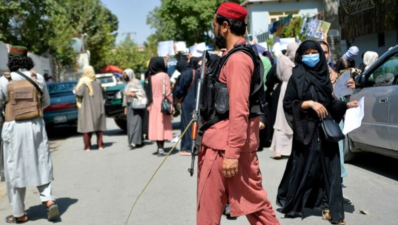 Sicherheitskräfte am Rande einer Demonstration in der Hauptstadt Kabul (Bild: AFP or licensors)