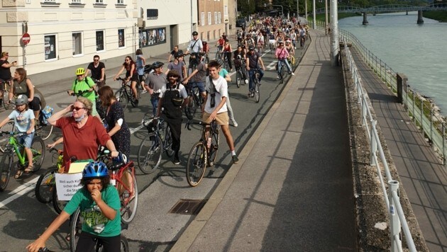 Knapp 500 Radfahrer demonstrierten am Samstag für bessere Bedingungen in der Landeshauptstadt. (Bild: zVg)