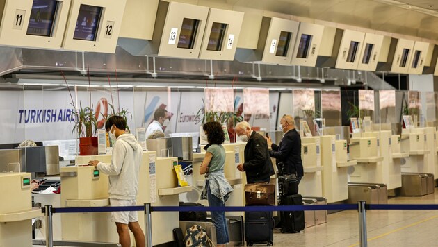 Der Flugbetrieb ist am krisengebeutelten Salzburg Airport wieder angelaufen. Auch neue Ziele, wie Dubai, locken. (Bild: Tschepp Markus)
