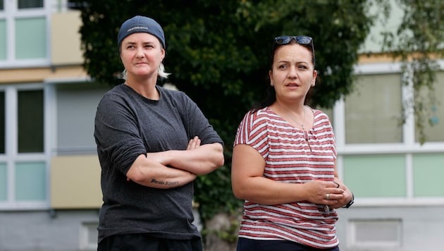 Hausbetreuerin Sladjana Mladenovic (re.) und Bewohnerin Alex sind immer noch fassungslos: „Wir hätten wirklich nie gedacht, dass der Mörder in unserem Haus wohnen könnte.“ (Bild: Tschepp Markus)