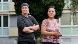 Hausbetreuerin Sladjana Mladenovic (re.) und Bewohnerin Alex sind immer noch fassungslos: „Wir hätten wirklich nie gedacht, dass der Mörder in unserem Haus wohnen könnte.“ (Bild: Tschepp Markus)