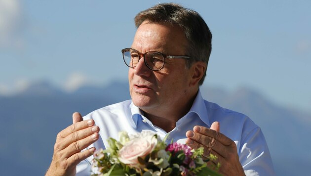 Tirols Landeshauptmann Günther Platter stand der „Krone“ Rede und Antwort. (Bild: Birbaumer Christof)