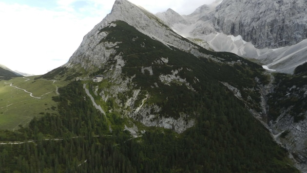 Über dem Karwendelhaus passierte der tödliche Absturz. (Bild: Zeitungsfoto.at)
