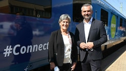 Landesrat Dorner traf in Sopron auf Elizabeth Werner, stellvertretende Generalsekretärin der EU-Kommission und Expertin in Mobilitätsfragen. (Bild: Büro Dorner)