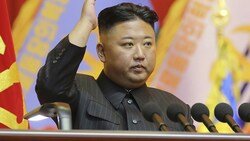 Der nordkoreanische Diktator Kim Jong Un ließ erneut Raketen testen, um die militärische Stärke seines Landes zu demonstrieren. (Bild: AP)