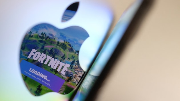 Apple hatte “Fortnite“ im August 2020 aus seinem App Store verbannt, nachdem Epic mit einem Trick die Abgabe von 30 Prozent beim Kauf digitaler Inhalte auf der Plattform umgehen wollte. (Bild: AFP)