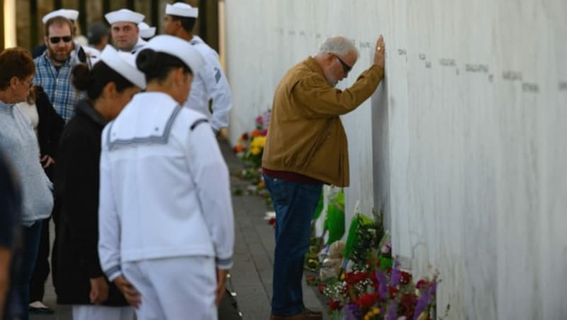 Am 20. Jahrestag der Terroranschläge vom 11. September gedachten Tausende Menschen der Opfer des islamistischen Terrors. (Bild: AP)