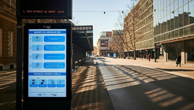 Eine Busstation in Ljubljana: 3G wird auch in Öffis Plicht. (Bild: AFP)