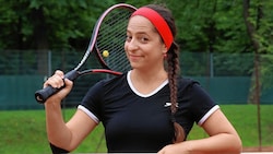 Caroline Athanasiadis beim „Tennistreff Oswald“ im Wiener Prater - vor zwei Jahren hat sie die Tennis-Leidenschaft gepackt. (Bild: Zwefo)