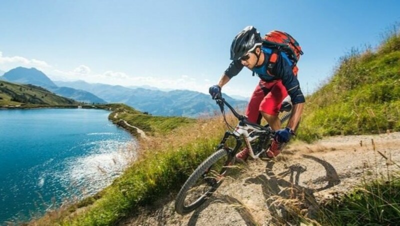 Viele Biker nutzen die Bergbahnen - die Zahl der entsprechenden Tickets hat sich etwa in Kitzbühel verdreifacht. (Bild: KitzSki)